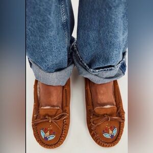 FREE PEOPLE Minnetonka for FP
Ayashe Moccasins FLATS SHOES